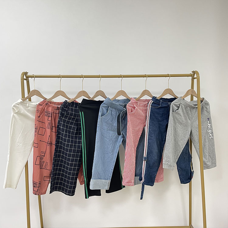 Pantaloni 3/4 da donna usati
