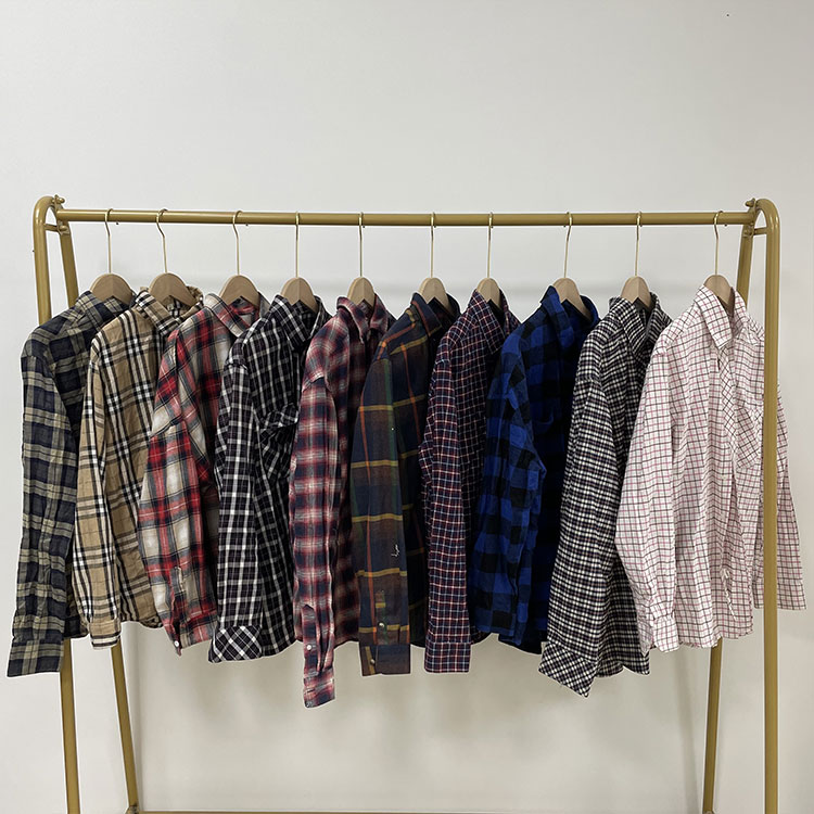 Camicia a maniche lunghe scozzese da uomo usata