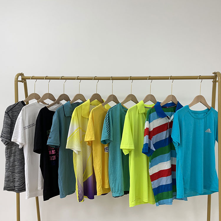 T-shirt a maniche corte da uomo usata
